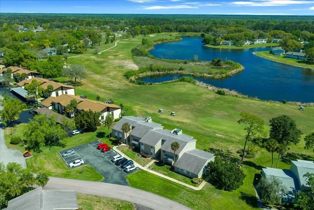 556 FAIRWAYS CIRCLE B, Ocala, FL 34472