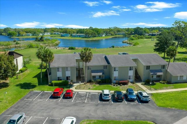 556 FAIRWAYS CIRCLE B, Ocala, FL 34472