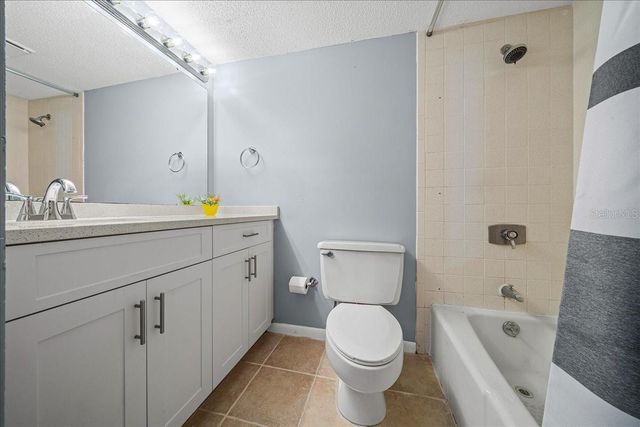 556 FAIRWAYS CIRCLE B, Ocala, FL 34472