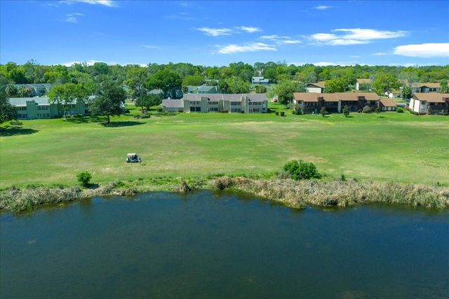 556 FAIRWAYS CIRCLE B, Ocala, FL 34472