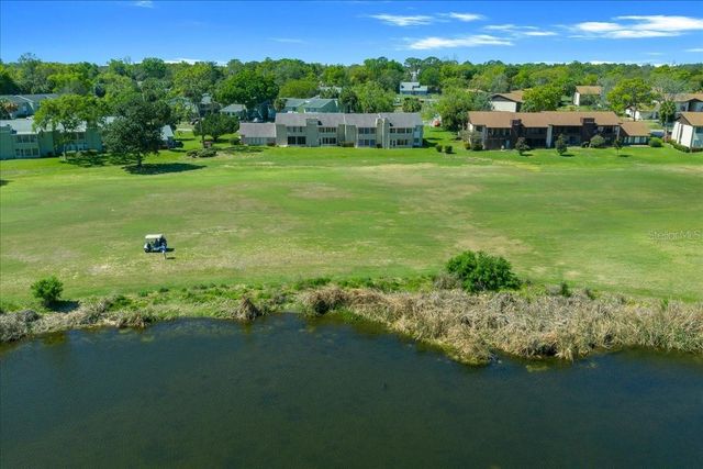 556 FAIRWAYS CIRCLE B, Ocala, FL 34472