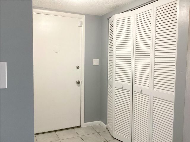 556 FAIRWAYS CIRCLE B, Ocala, FL 34472