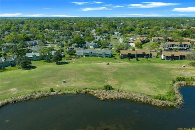 556 FAIRWAYS CIRCLE B, Ocala, FL 34472