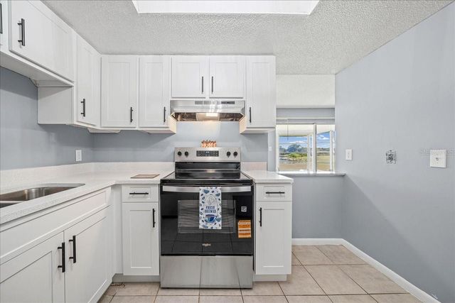 556 FAIRWAYS CIRCLE B, Ocala, FL 34472