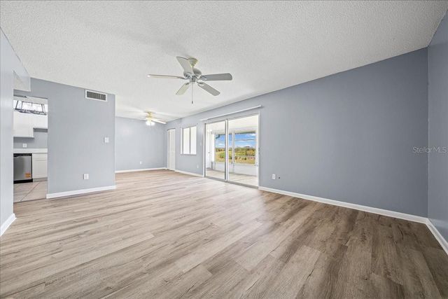 556 FAIRWAYS CIRCLE B, Ocala, FL 34472