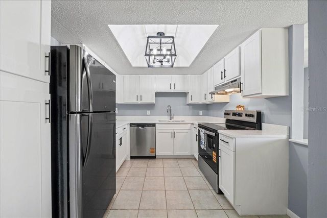 556 FAIRWAYS CIRCLE B, Ocala, FL 34472