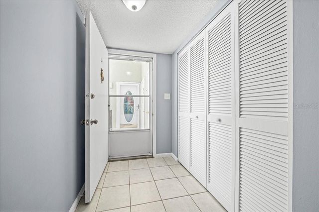 556 FAIRWAYS CIRCLE B, Ocala, FL 34472