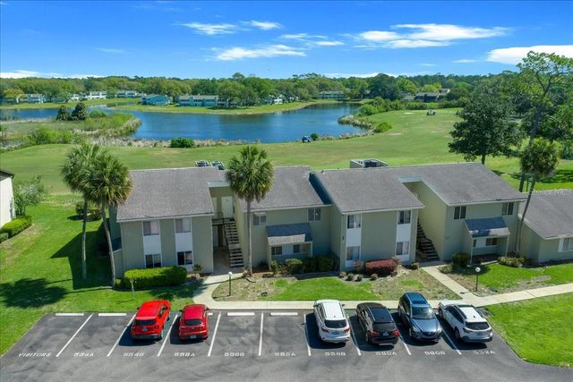 556 FAIRWAYS CIRCLE B, Ocala, FL 34472