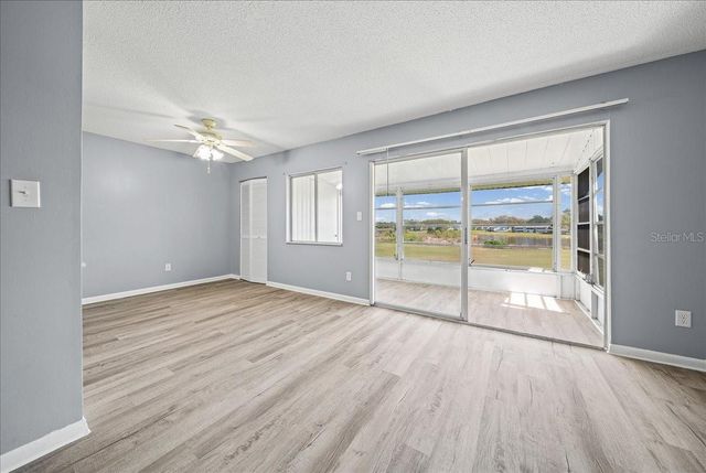 556 FAIRWAYS CIRCLE B, Ocala, FL 34472