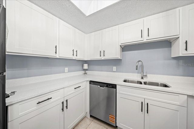 556 FAIRWAYS CIRCLE B, Ocala, FL 34472