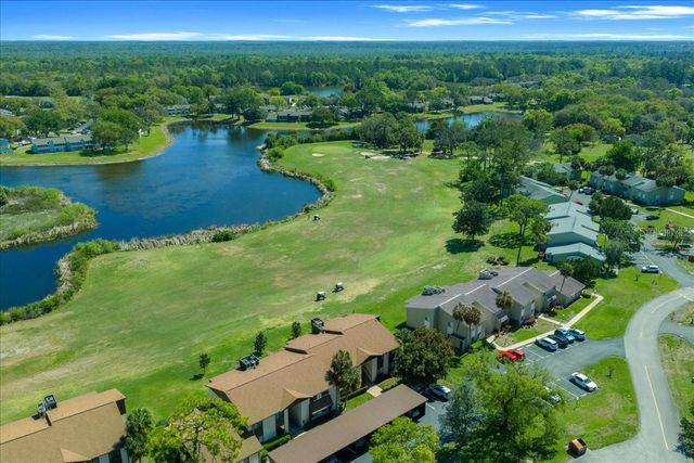 556 FAIRWAYS CIRCLE B, Ocala, FL 34472