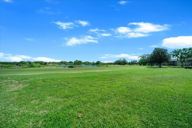 556 FAIRWAYS CIRCLE B, Ocala, FL 34472