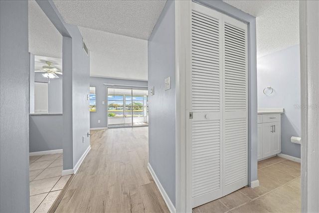 556 FAIRWAYS CIRCLE B, Ocala, FL 34472