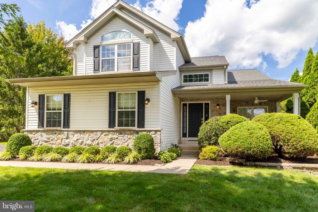 212 SOMERSET CIR, CHALFONT, PA 18914 — exterior