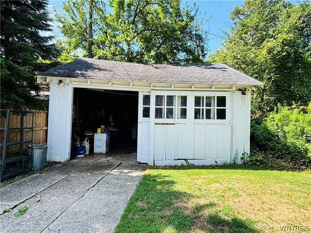 1933 Crescent, Hamburg, NY 14085