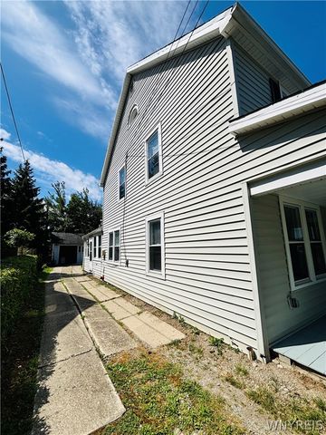 1933 Crescent, Hamburg, NY 14085
