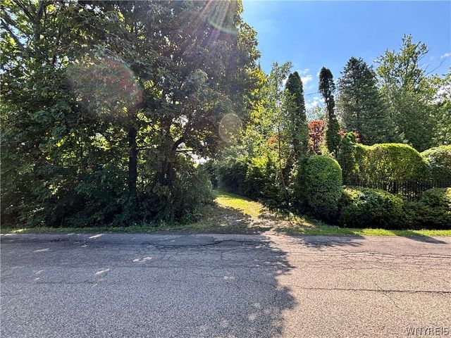 1933 Crescent, Hamburg, NY 14085