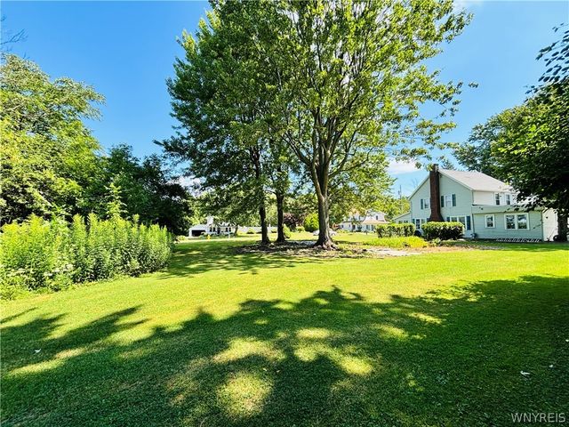 1933 Crescent, Hamburg, NY 14085