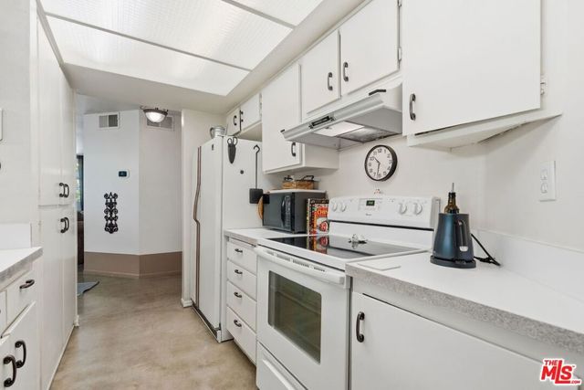 906 N Doheny Drive 221, West Hollywood, CA 90069
