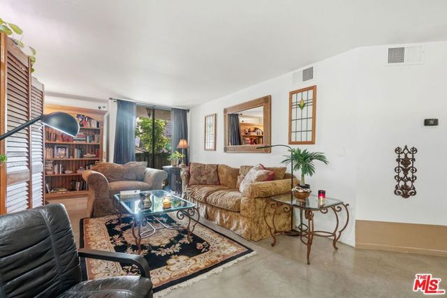 906 N Doheny Drive 221, West Hollywood, CA 90069