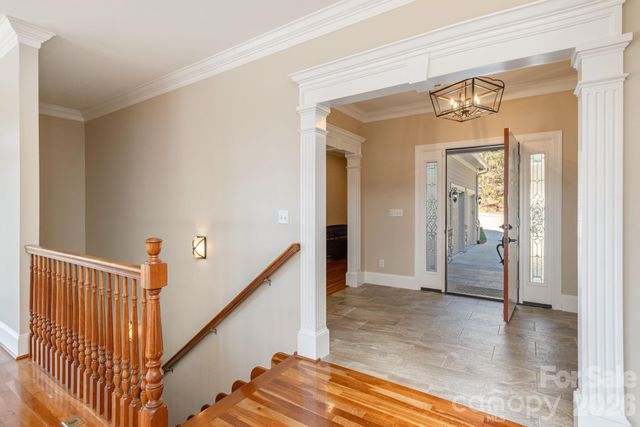 16 WINTERBERRY Drive, Hendersonville, NC 28739