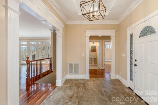 16 WINTERBERRY Drive, Hendersonville, NC 28739