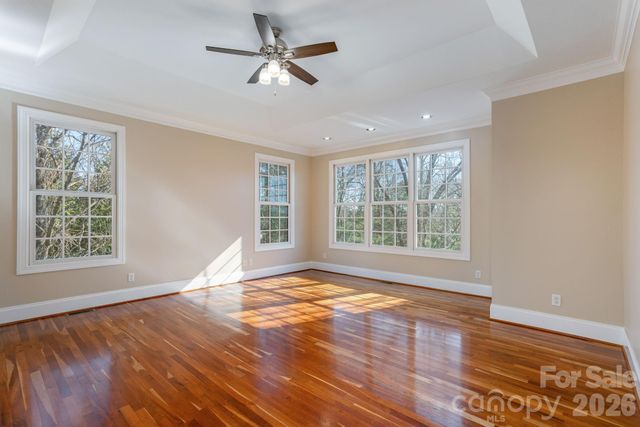 16 WINTERBERRY Drive, Hendersonville, NC 28739