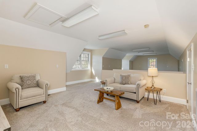 16 WINTERBERRY Drive, Hendersonville, NC 28739