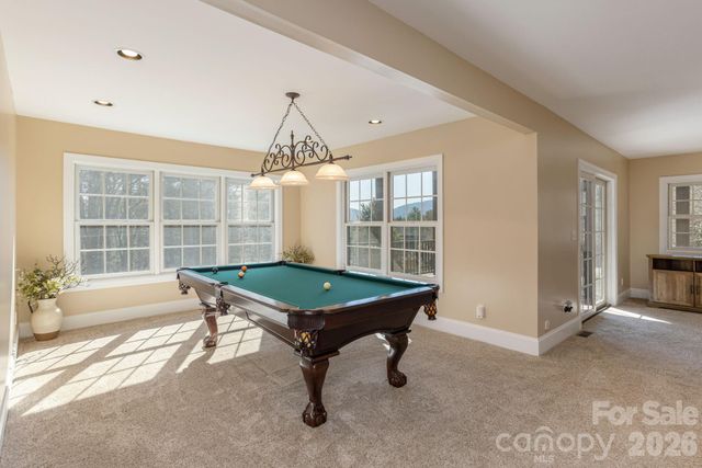 16 WINTERBERRY Drive, Hendersonville, NC 28739