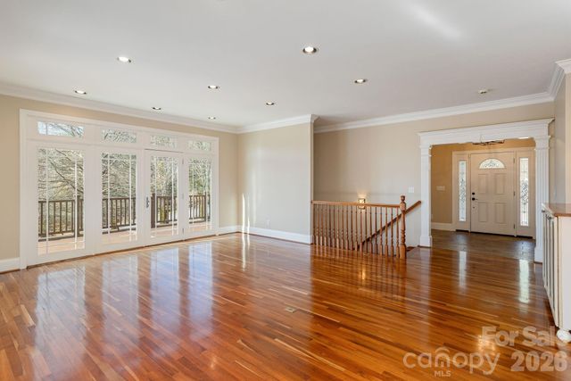 16 WINTERBERRY Drive, Hendersonville, NC 28739