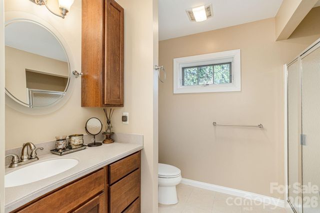 16 WINTERBERRY Drive, Hendersonville, NC 28739