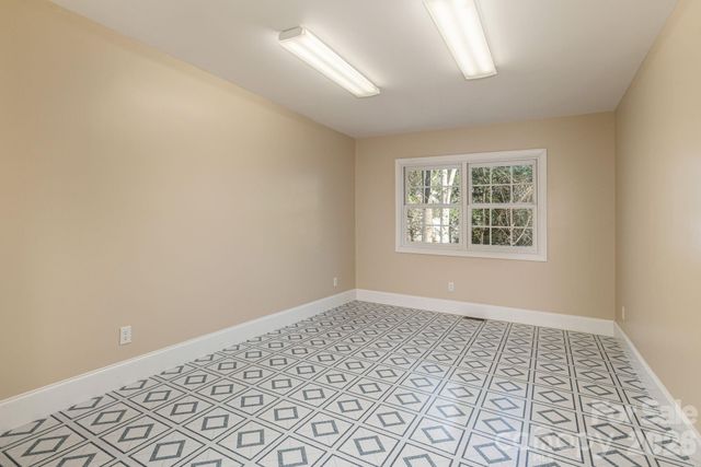 16 WINTERBERRY Drive, Hendersonville, NC 28739