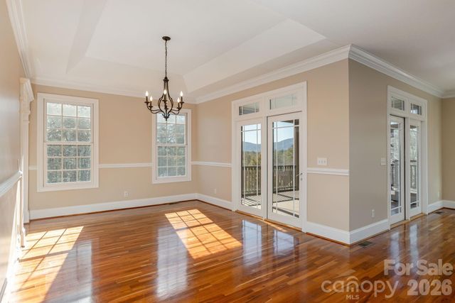 16 WINTERBERRY Drive, Hendersonville, NC 28739