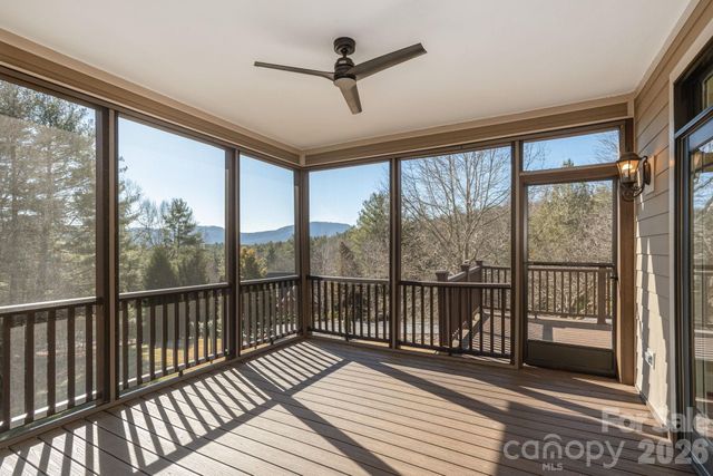 16 WINTERBERRY Drive, Hendersonville, NC 28739