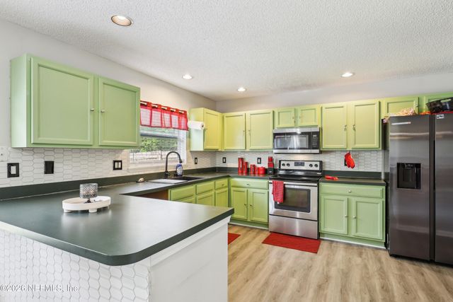 4322 S MARSH HAWK Drive S, Jacksonville, FL 32218