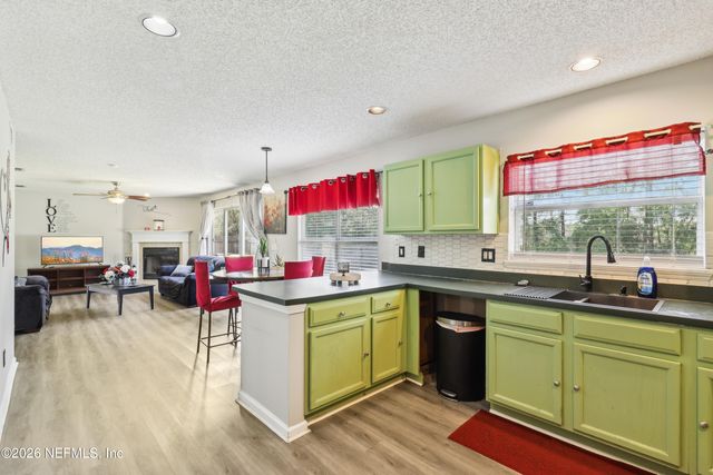 4322 S MARSH HAWK Drive S, Jacksonville, FL 32218