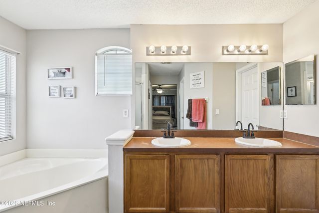4322 S MARSH HAWK Drive S, Jacksonville, FL 32218