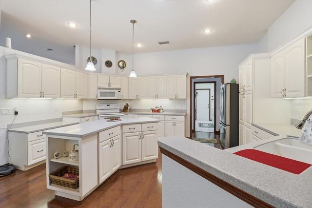 8610 SW 196TH AVENUE ROAD, Dunnellon, FL 34432