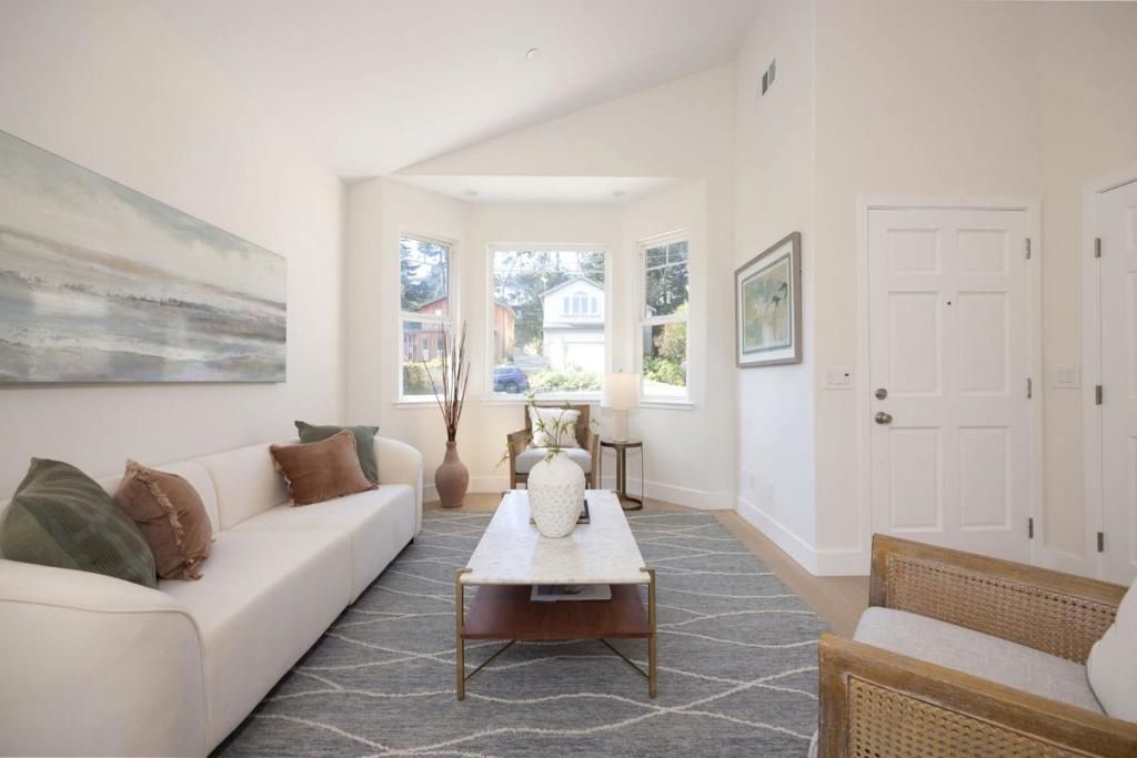 Image 5 of property listing at 525 5th Street, Montara, CA 94037