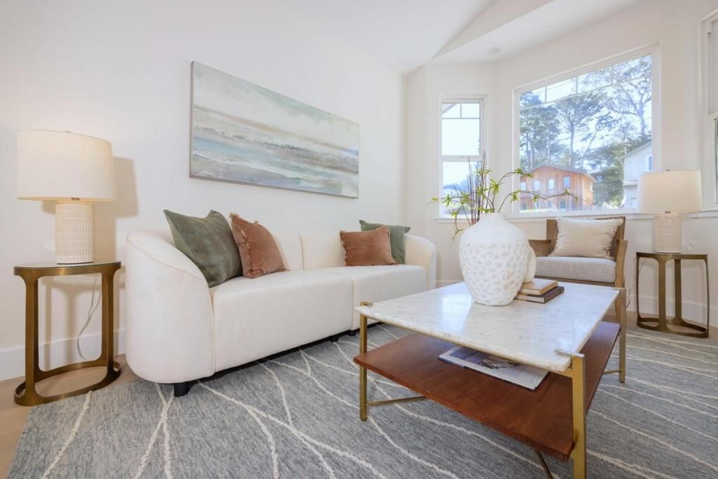 Image 6 of property listing at 525 5th Street, Montara, CA 94037