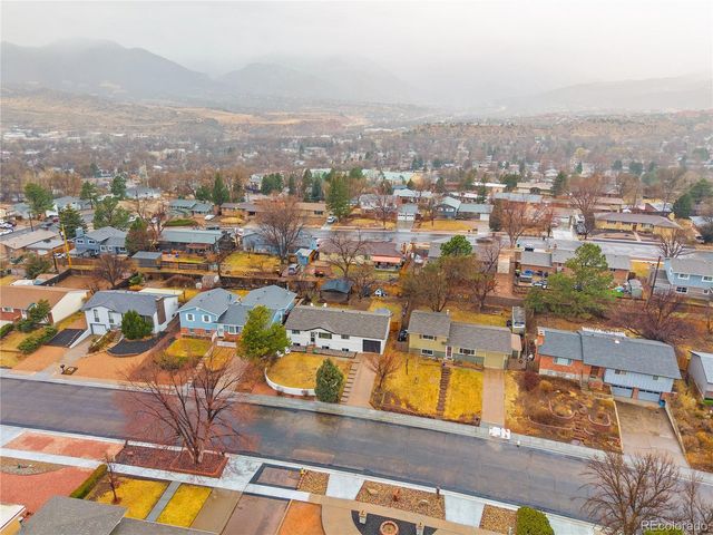 622 Paradise Lane, Colorado Springs, CO 80904