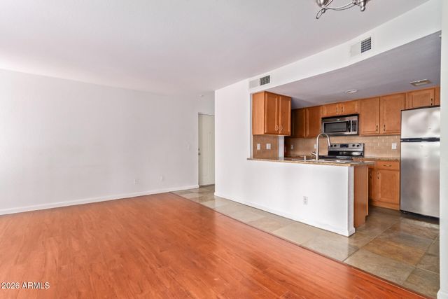 200 E SOUTHERN Avenue 203, Tempe, AZ 85282