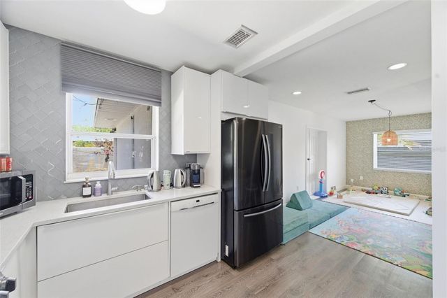 2150 76TH STREET N, St Petersburg, FL 33710