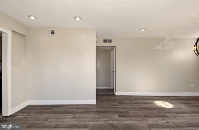 580 CARLISLE DR, Morrisville, PA 19067