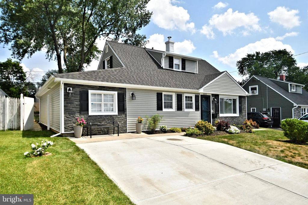 580 CARLISLE DR, MORRISVILLE, PA 19067 — exterior