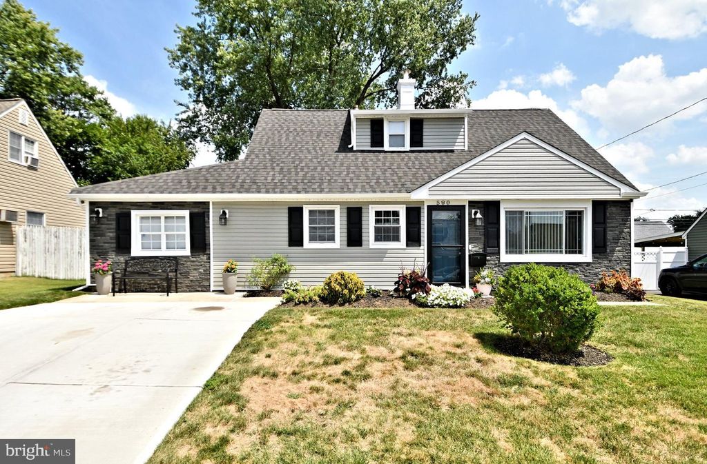 580 CARLISLE DR, MORRISVILLE, PA 19067 — photo 2