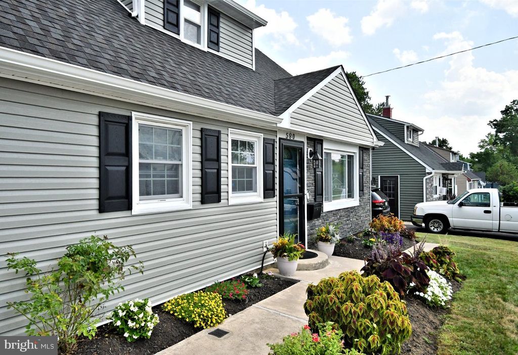 580 CARLISLE DR, MORRISVILLE, PA 19067 — photo 4