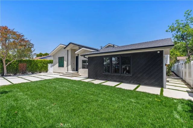 19041 Schoenborn, Northridge, CA 91324