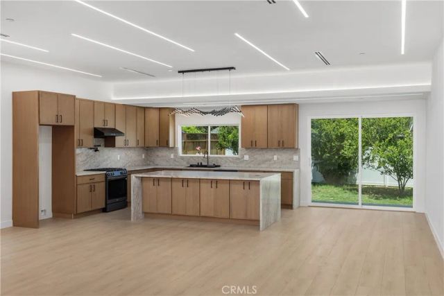 19041 Schoenborn, Northridge, CA 91324