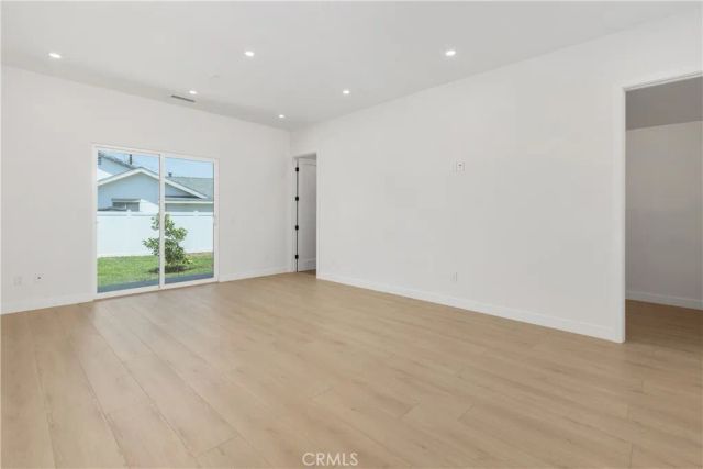 19041 Schoenborn, Northridge, CA 91324